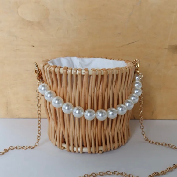 vestique Handbags - NWT Vestique Boutique Straw Bucket Bag Neutral with Pearls